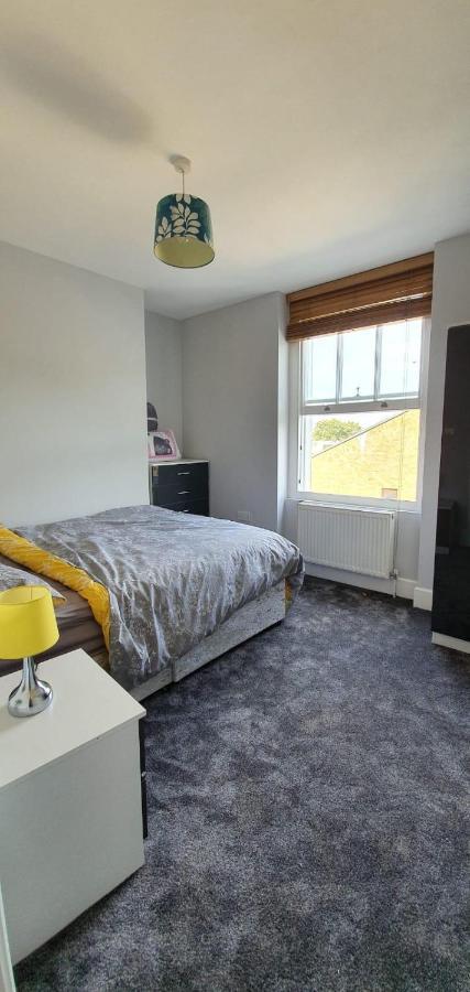 Camden Guest House Double Bedroom With Super Large King Bed London Ngoại thất bức ảnh